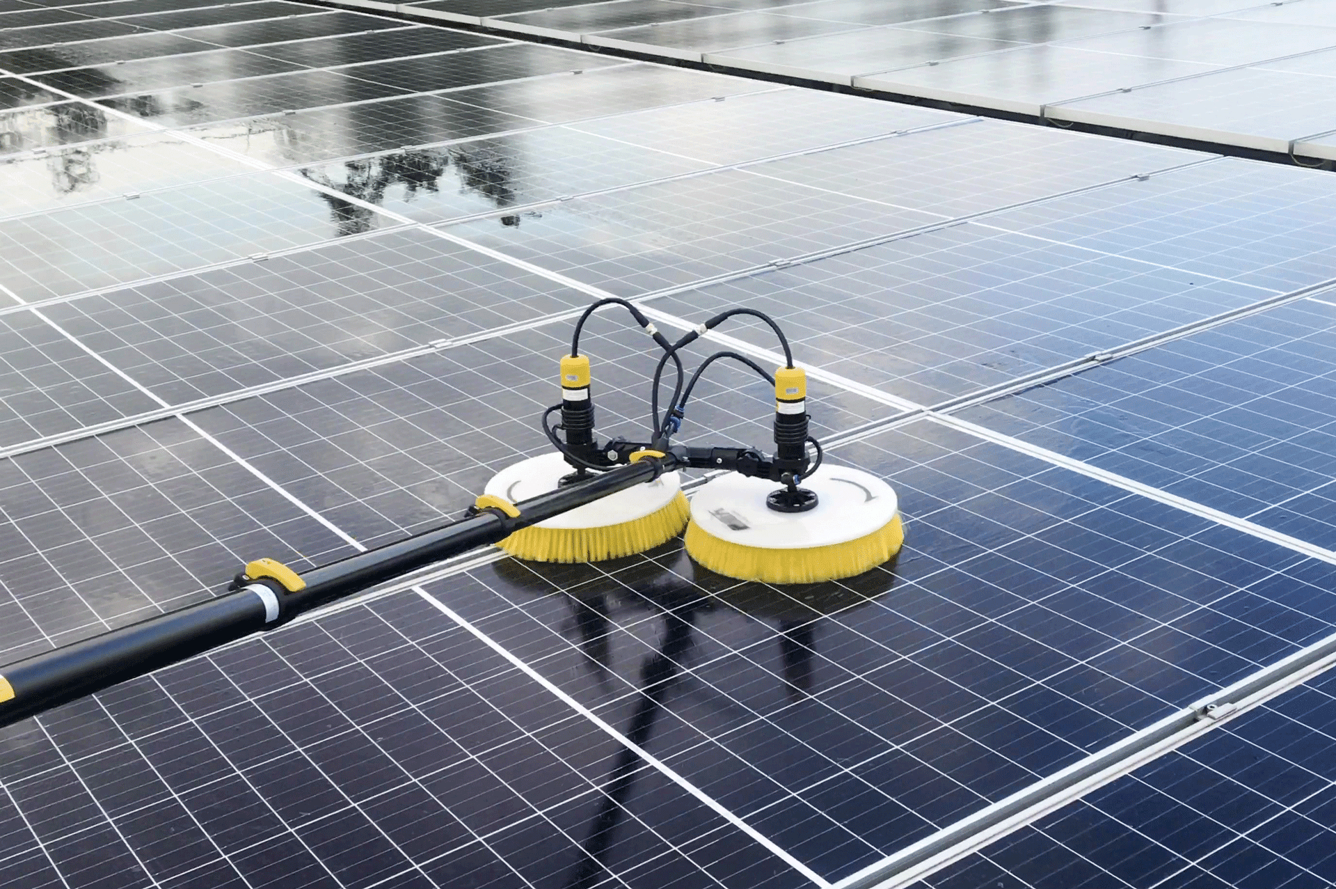 vệ sinh máy năng lượng mặt trời