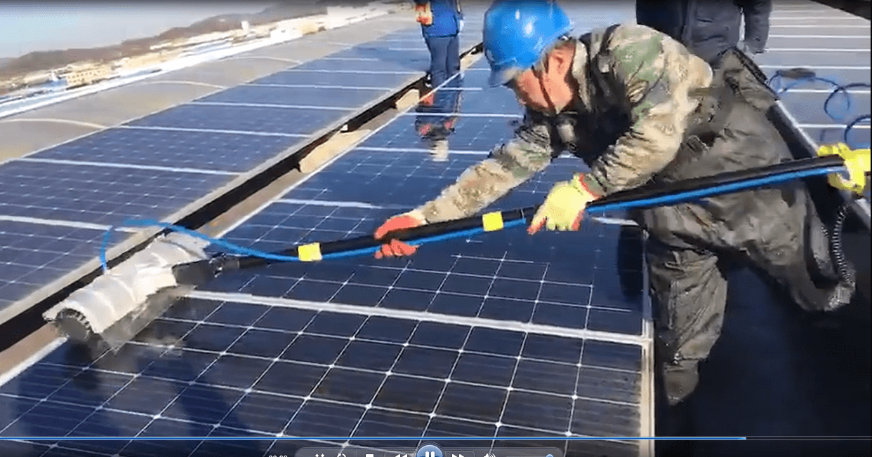 vệ sinh máy năng lượng mặt trời