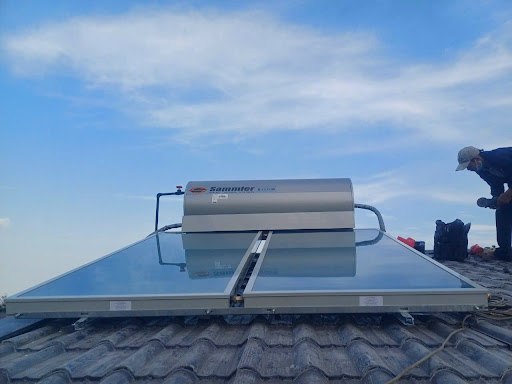 vệ sinh máy năng lượng mặt trời